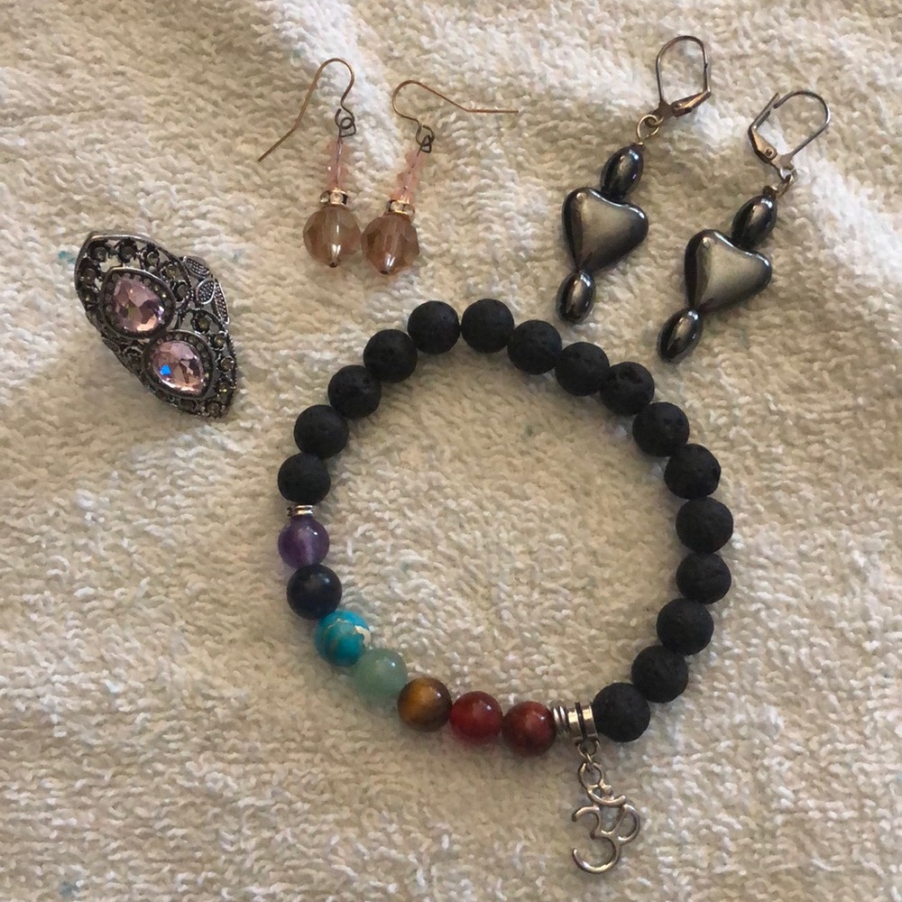 Bracelet, ring and two earrings